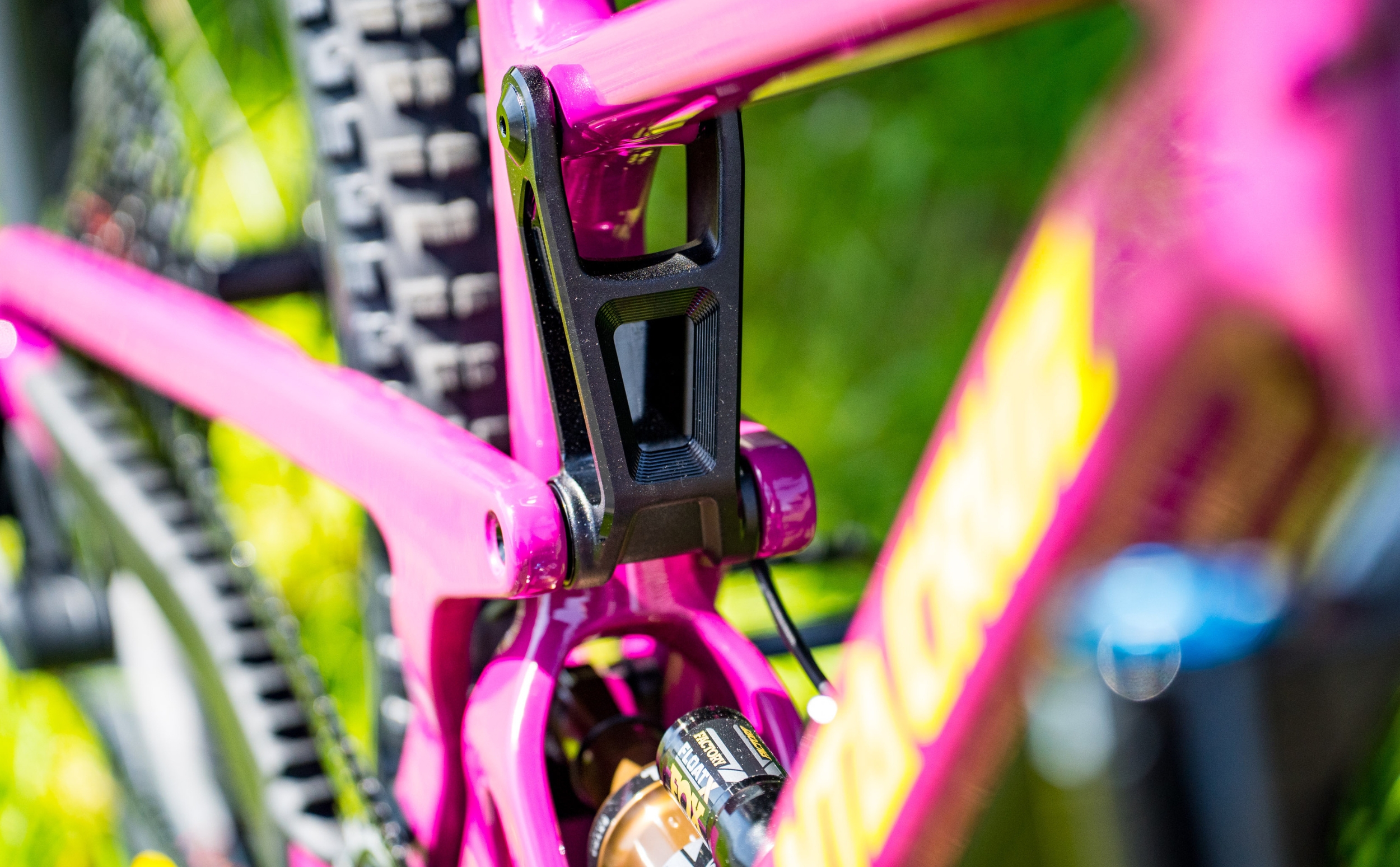 Santa Cruz Bronson 5 R-Kit Carbon C Kalimotxo Santa Cruz Bronson 5 R-Kit Carbon C Kalimotxo Details